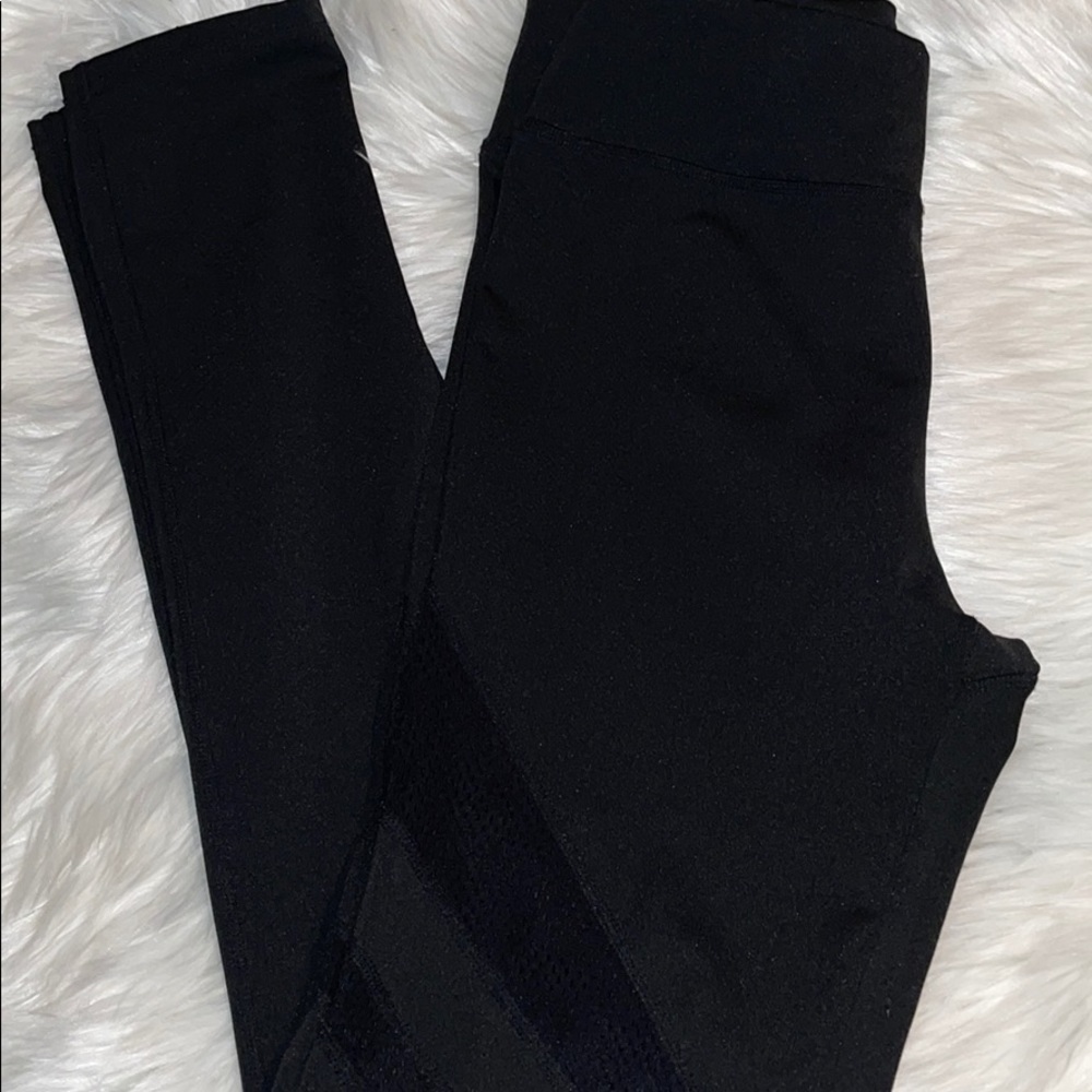BSP workout leggings with mesh design.